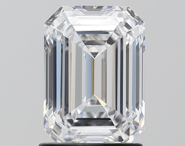 Emerald Diamond Classic Beauty
